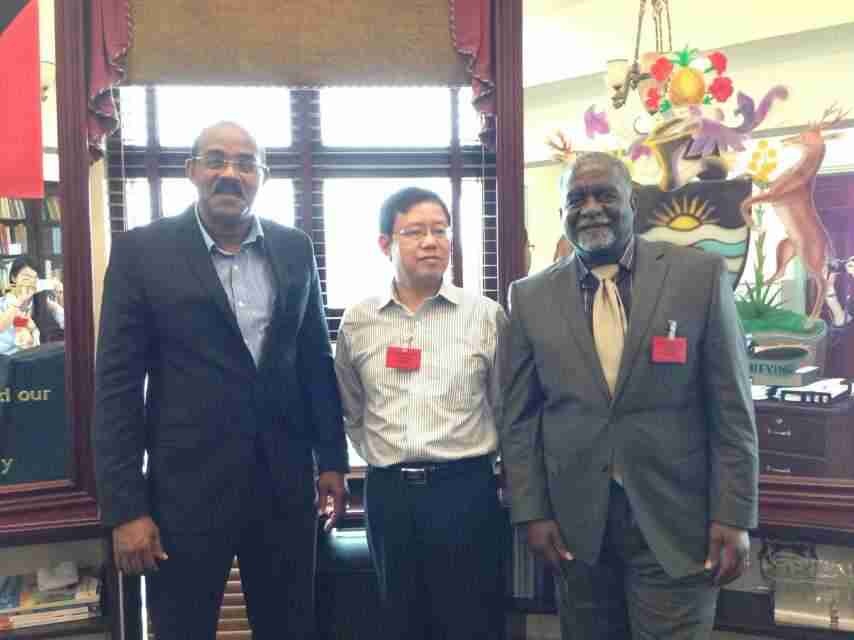 加勒比自由贸易区董事长Radford Hill、董事郑晓军会见安提瓜和巴布达总理