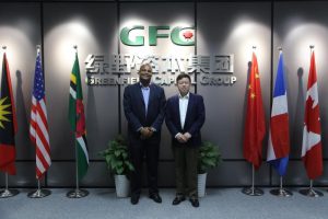 多米尼克移民局局长Mr. Nanthan先生与Frank博士合影